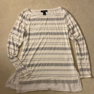 Long-sleeves t-shirt.